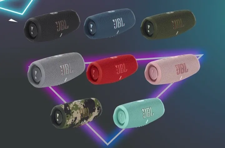 Multiple JBL Charge 5 waterproof speakers in various colors for comparison.